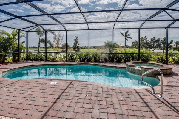 Pool Enclosure Cleaning in La Crosse