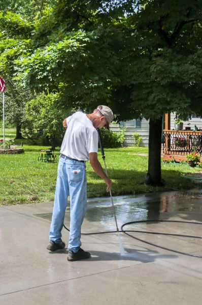Cost of Driveway Concrete Cleaning in La Crosse